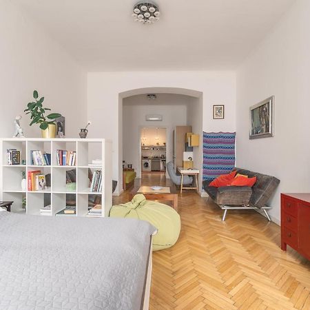 Bright & Spacious Loft With Basilica View Budapest Bagian luar foto